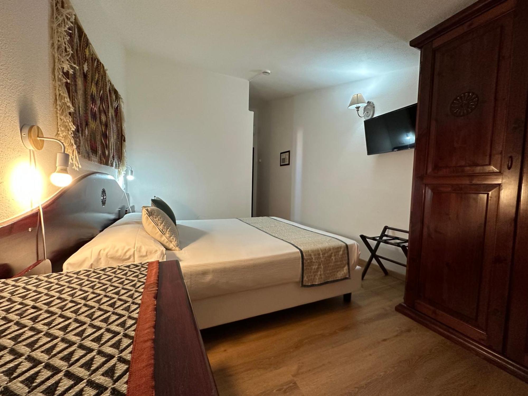 Hotel S'Ortale Con Parcheggio Interno E Ristorante All'Aperto Орозеи Экстерьер фото