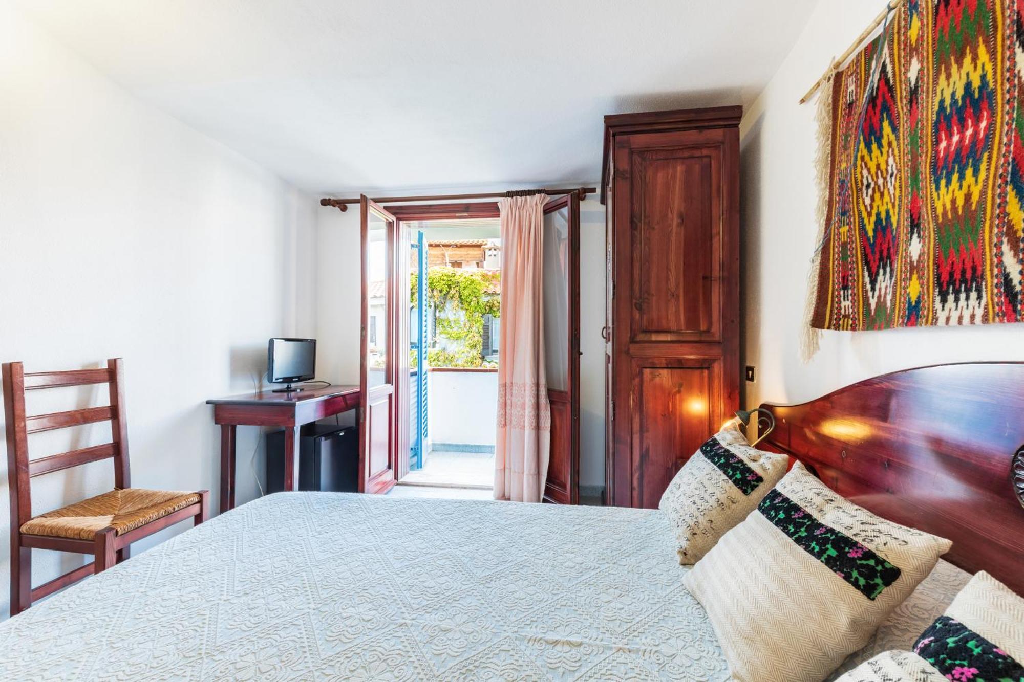 Hotel S'Ortale Con Parcheggio Interno E Ristorante All'Aperto Орозеи Номер фото